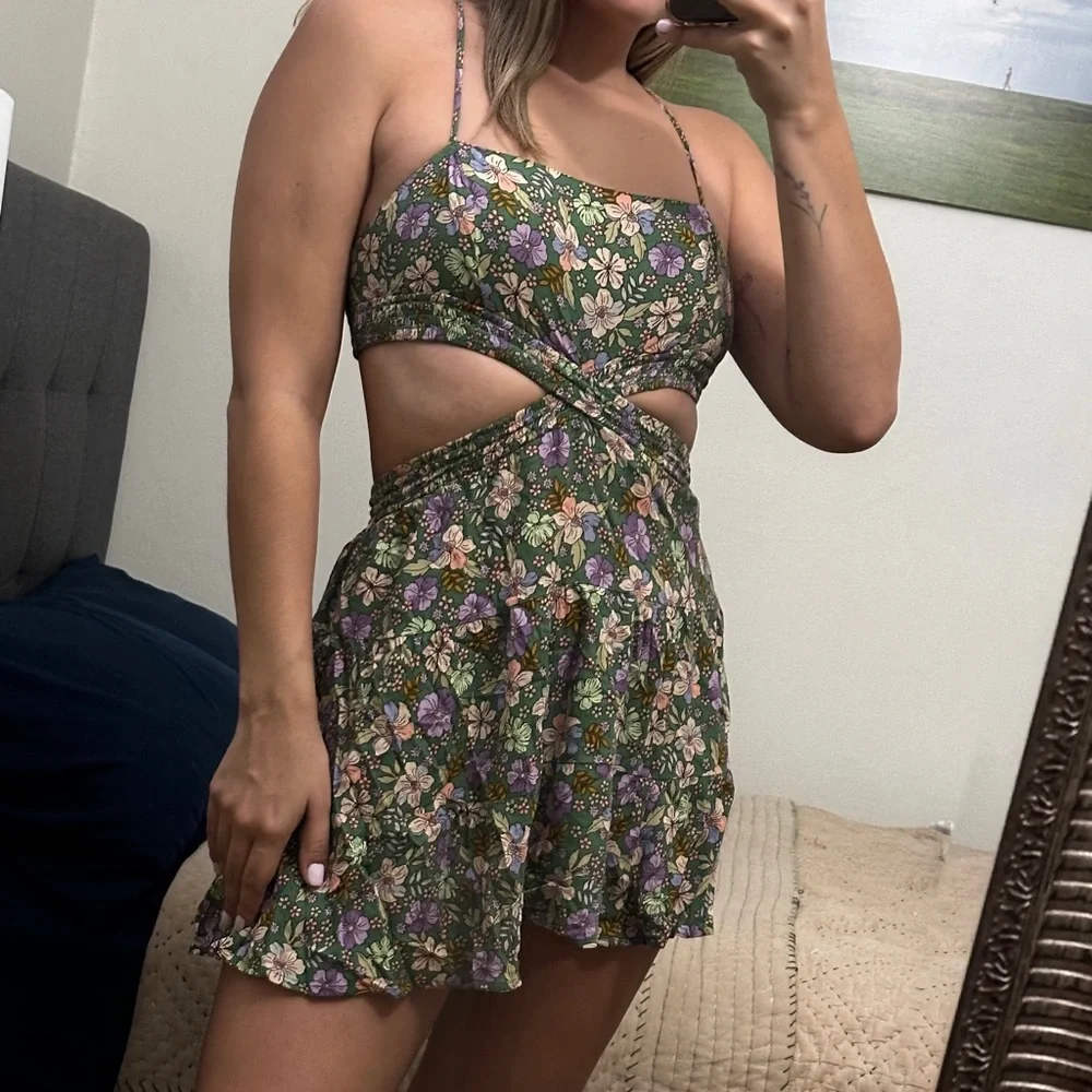 Short Sundress - Picture 2 of 3